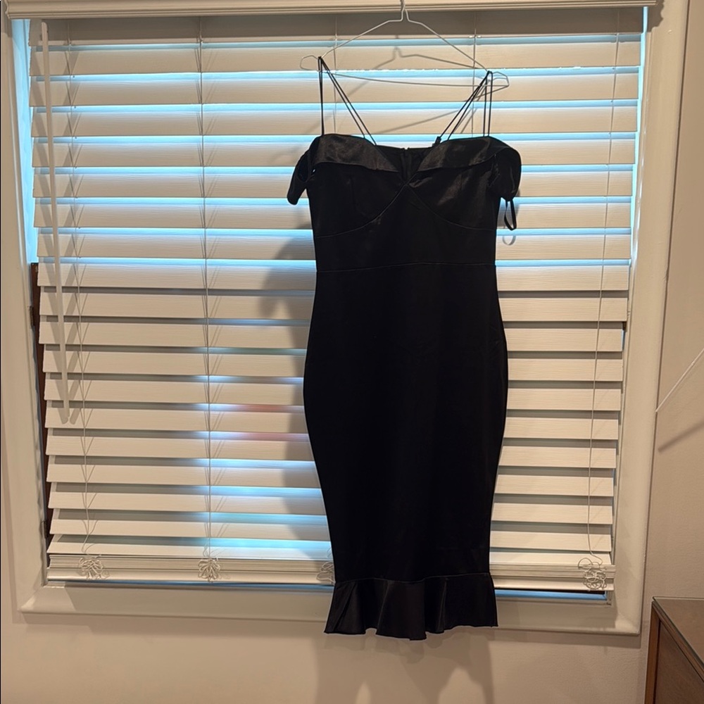 Elegant Black Midi Sheath Dress with Off the Shoulder Neckline